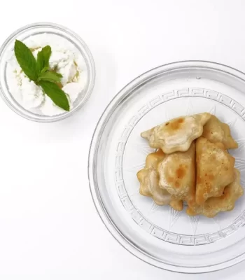 Αρχοντικό πιτάκι τηγανιού με ξύσμα λεμόνι και δυόσμο Κρητική Κουζίνα